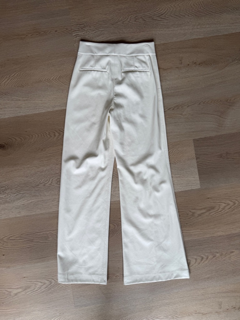 Alice + Olivia Dylan Faux Leather Flare Trousers - Picture 8 of 11